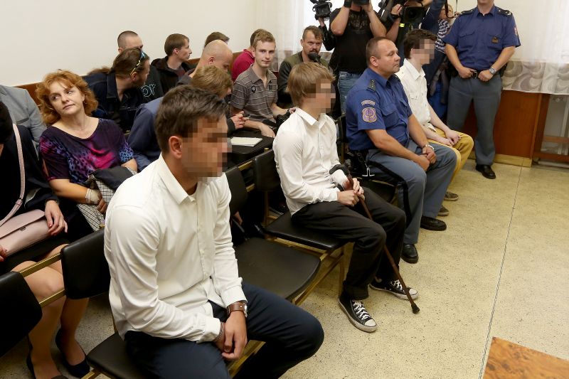 Mladíci, kteří zapálili kostel v Gutech, dostali až devět let vězení.