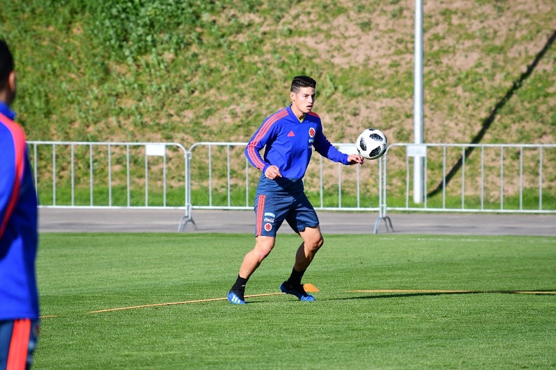 Kolumbijský fotbalista James Rodríguez na tréninku. Kolumbijský fotbalista James Rodríguez na tréninku.