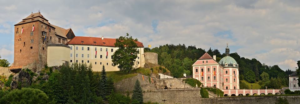 Státní hrad a zámek Bečov. Státní hrad a zámek Bečov.