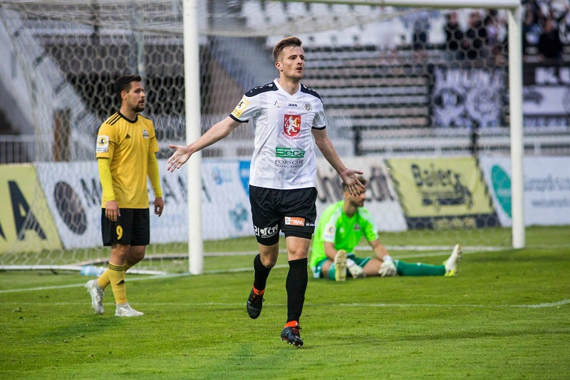 Liberecký Slovan získal nejlepšího střelce uplynulého ročníku druhé ligy Jana Pázlera. Liberecký Slovan získal nejlepšího střelce uplynulého ročníku druhé ligy Jana Pázlera.