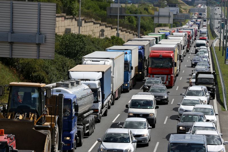 Kolona na dálnici D1.