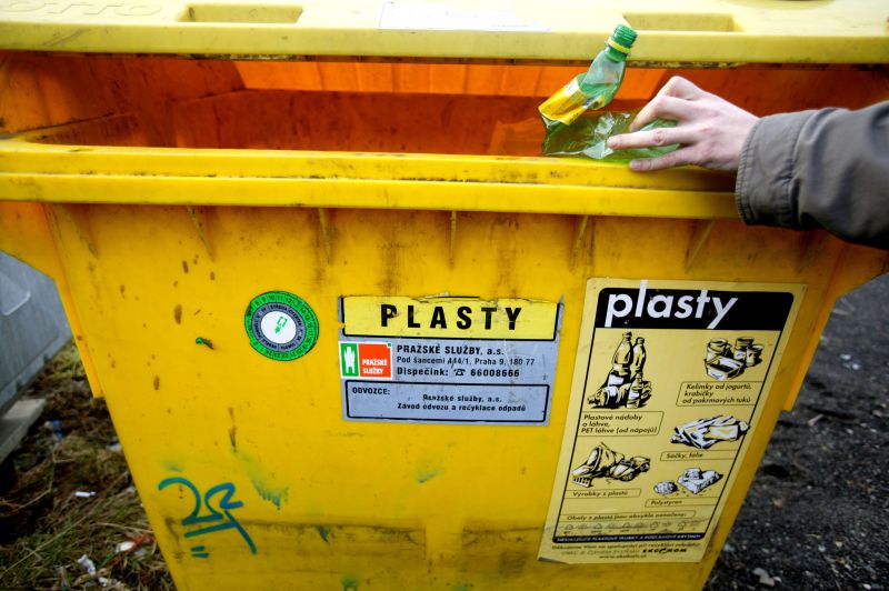 Kontejner na plastový odpad.