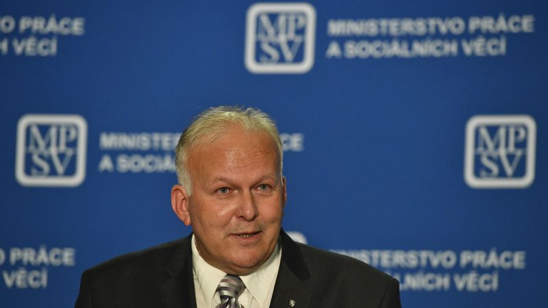 Ministr práce a sociálních věcí Petr Krčál.