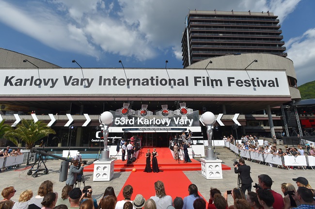 Snímek z festivalu ve Varech.