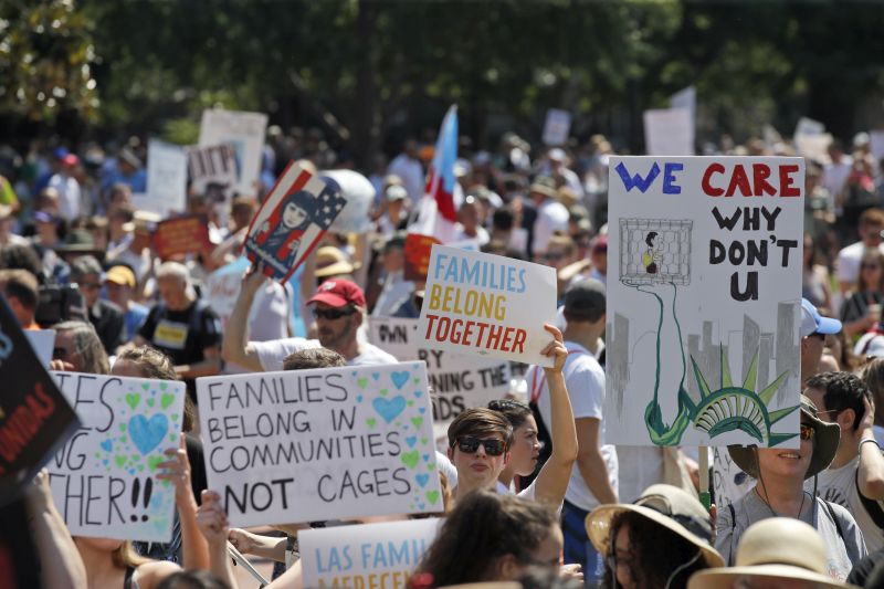 Protest proti rozdělování rodin imigrantů.