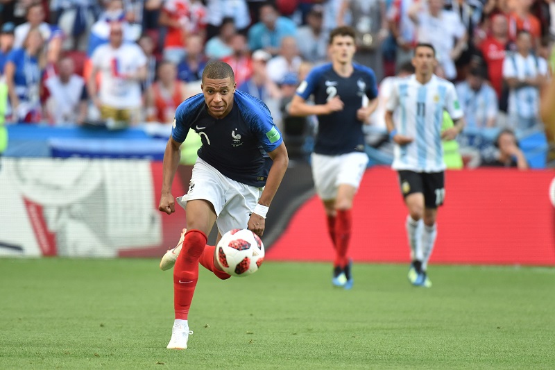 Kylian Mbappé během osmifinálového zápasu s Argentinou. Kylian Mbappé během osmifinálového zápasu s Argentinou.