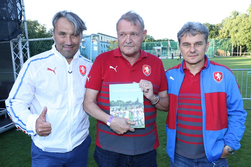 Tři neznámí. Lékaři znají soupeře v základní skupině.