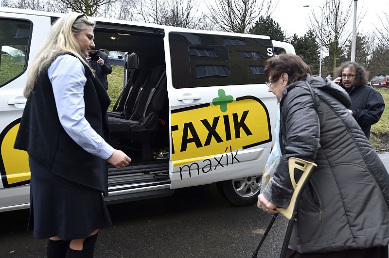 Taxislužba pro seniory funguje také v Mostě.