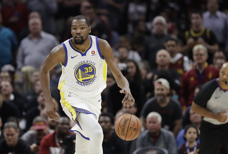 Kevin Durant během finálové série NBA. Kevin Durant během finálové série NBA.
