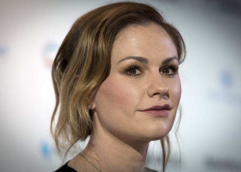 Herečka Anna Paquinová na tiskové konferenci k filmu Sklenka na rozloučenou režiséra Stephena Moyera. Herečka Anna Paquinová na tiskové konferenci k filmu Sklenka na rozloučenou režiséra Stephena Moyera.