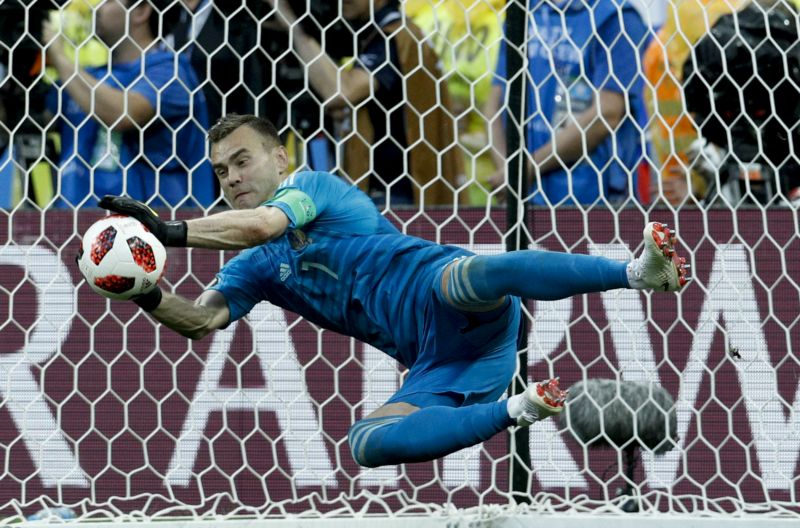 Akinfejev se stal po dnešku velkým ruským hrdinou. Chytil dvě penalty.
