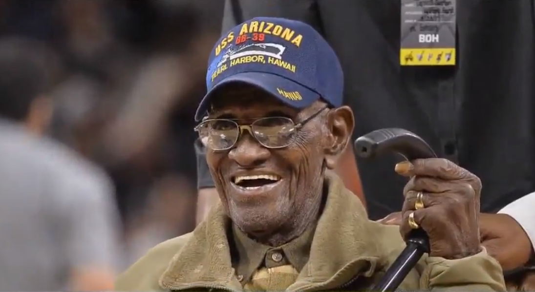 Richard Overton, nejstarší válečný veterán v USA, byl okraden. Richard Overton, nejstarší válečný veterán v USA, byl okraden.