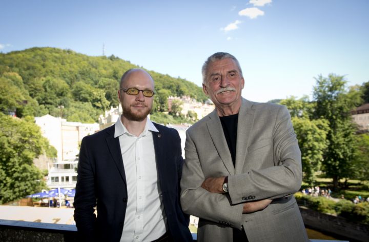 Herci (zprava) Martin Huba a Jan Budař představili 2. července 2018 na mezinárodním filmovém festivalu v Karlových Varech film Hovory s TGM.