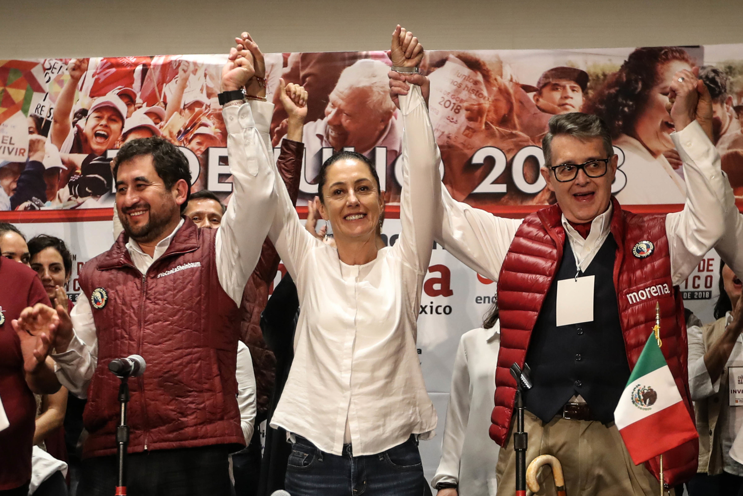 Claudia Sheinbaumová oslavuje vítězství. Claudia Sheinbaumová oslavuje vítězství.