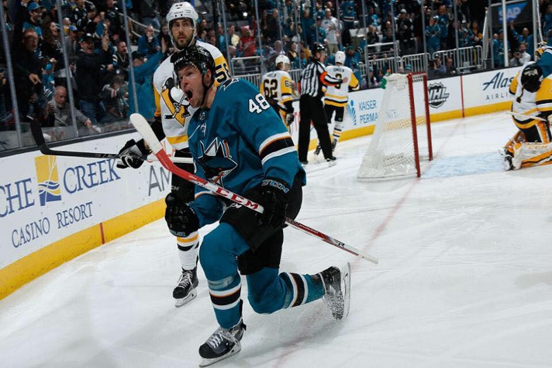 Tomáš Hertl bude čtvrtým nejlépe placeným českým hokejistou v NHL. Tomáš Hertl bude čtvrtým nejlépe placeným českým hokejistou v NHL.