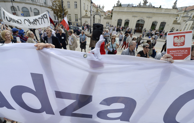 Na podporu soudu demonstrovaly tisíce Poláků.