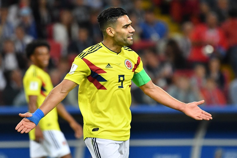 Kolumbijský útočník Radamel Falcao si po utkání s Anglií stěžoval na hlavního rozhodčího. Kolumbijský útočník Radamel Falcao si po utkání s Anglií stěžoval na hlavního rozhodčího.