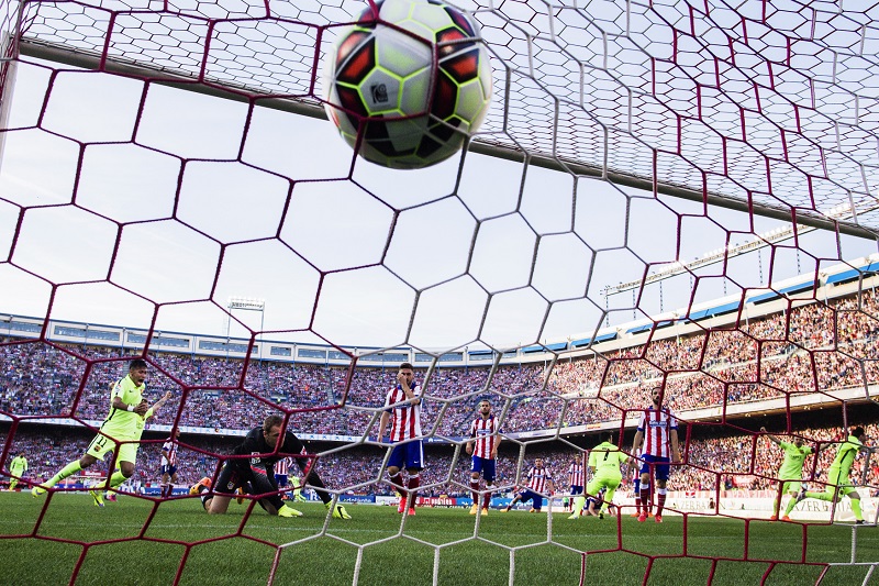 Nejvěrnější fanoušci madridského Atlética si můžou zakoupit cenný suvenýr. Nejvěrnější fanoušci madridského Atlética si můžou zakoupit cenný suvenýr.