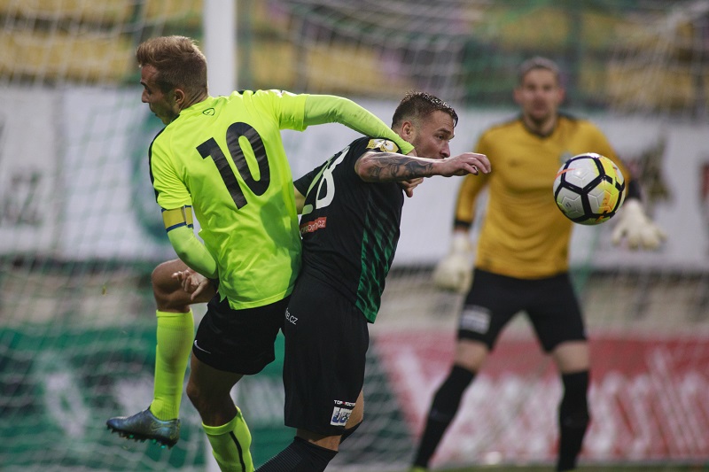 Antonín Fantiš (vpravo) v souboji během jarní části. Antonín Fantiš (vpravo) v souboji během jarní části.
