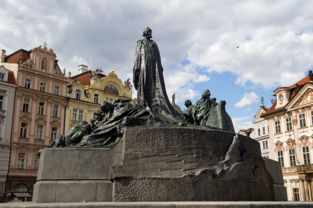 Pomník mistra Jana Husa na pražském Staroměstském náměstí. Pomník mistra Jana Husa na pražském Staroměstském náměstí.