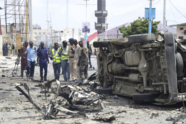 Při útoku islamistů v Mogadišu zemřelo devět lidí. Při útoku islamistů v Mogadišu zemřelo devět lidí.