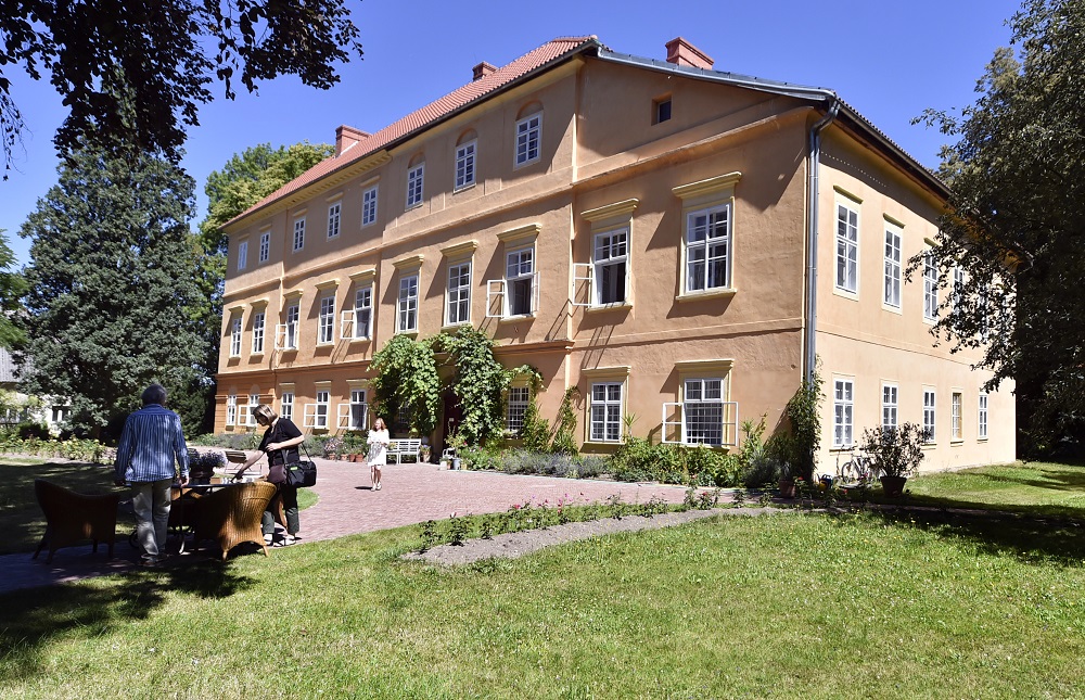 Zámek v Malči.