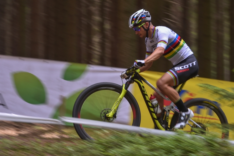 Bikerům znovu kraloval Schurter, Kulhavý v poli poražených.