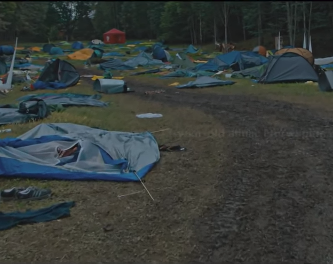Z filmu Utoya, 22. července.