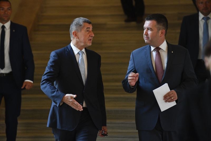 Lídr hnutí ANO Andrej Babiš (vlevo) a šéf ČSSD Jan Hamáček. Lídr hnutí ANO Andrej Babiš (vlevo) a šéf ČSSD Jan Hamáček.