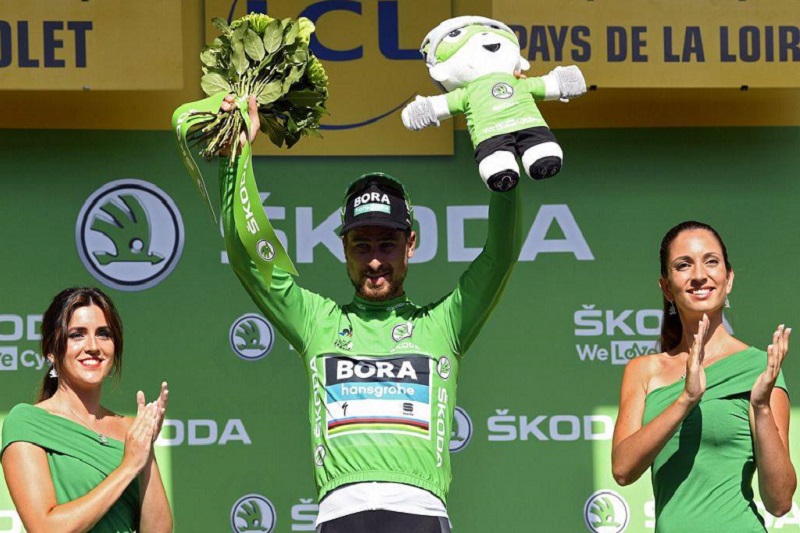 Peter Sagan předvedl skvělé gesto. Peter Sagan předvedl skvělé gesto.