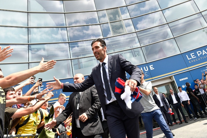 Italský gólman Gianluigi Buffon má za sebou první den v PSG.