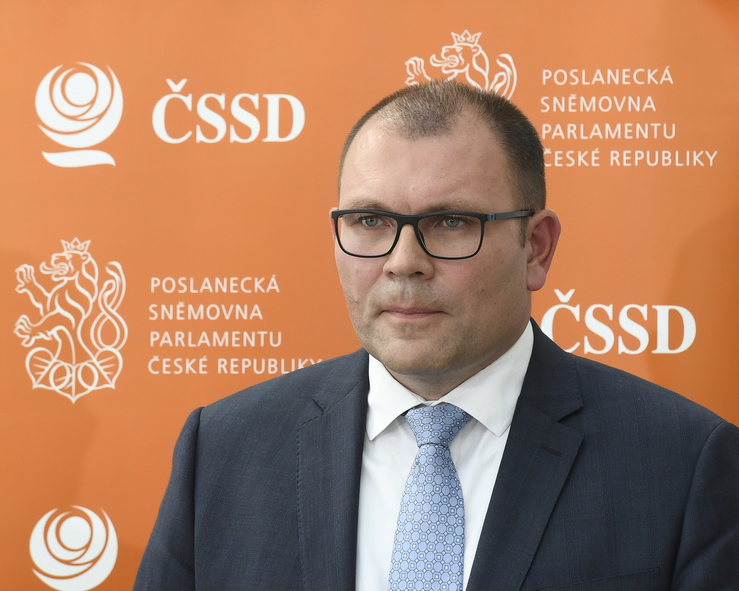 Místopředseda Sněmovny v úterý Tomáše Hanzel. Místopředseda Sněmovny v úterý Tomáše Hanzel.