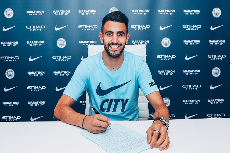 Alžírský záložník Rijád Mahríz přestoupil do Manchesteru City.