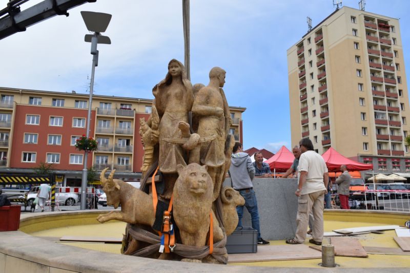 Keramické sousoší Znamení zvěrokruhu.