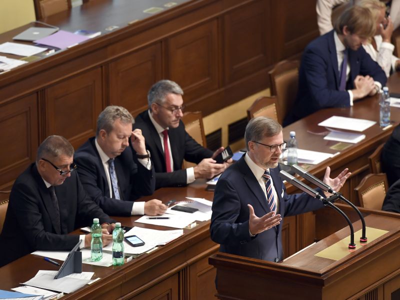 Šéf ODS Petr Fiala při projevu ve sněmovně. Šéf ODS Petr Fiala při projevu ve sněmovně.