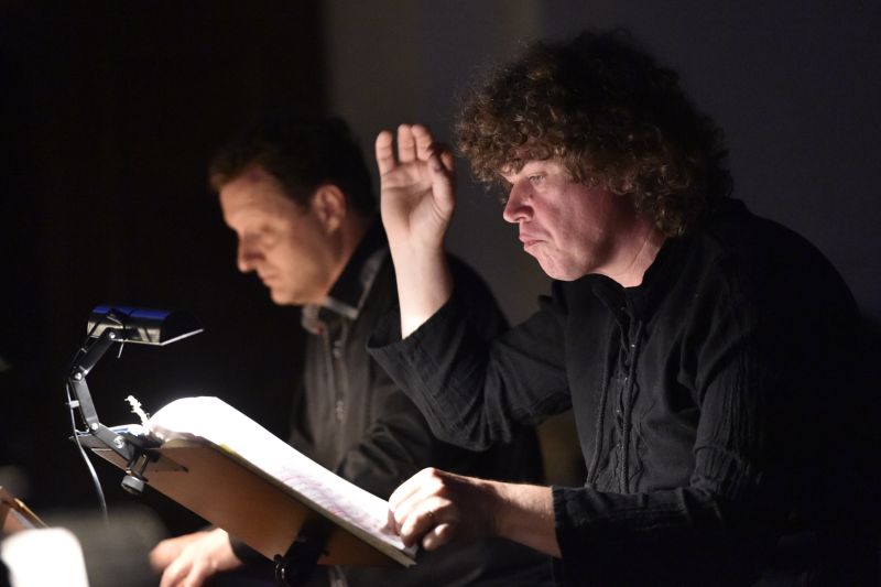 Program nazvaný Příběh o Kristu a dirigent Roman Válek.