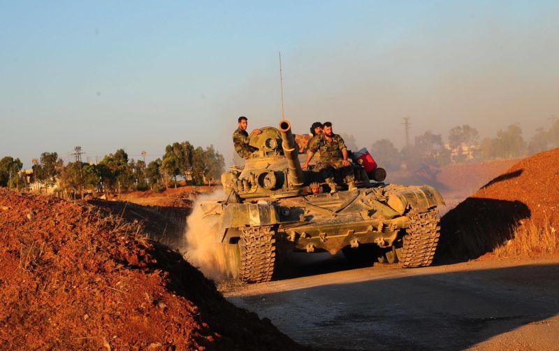 Syrský tank při ofenzívě v provincii Dará.