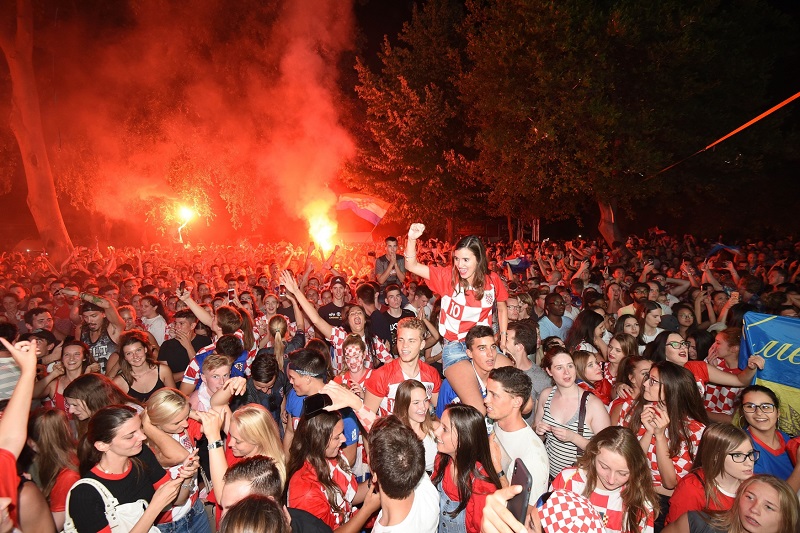 Fanoušci chorvatské reprezentace slavili celou noc postup do finále MS.