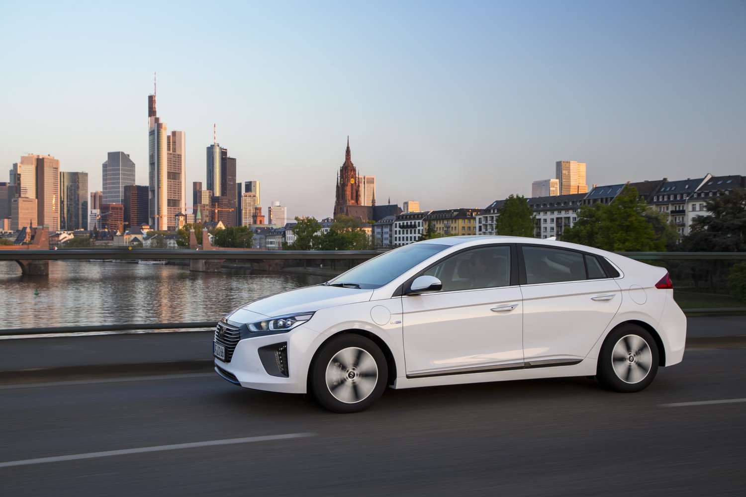 Ekologické vozy Hyundai zvítězily ve dvou kategoriích New Car Awards.