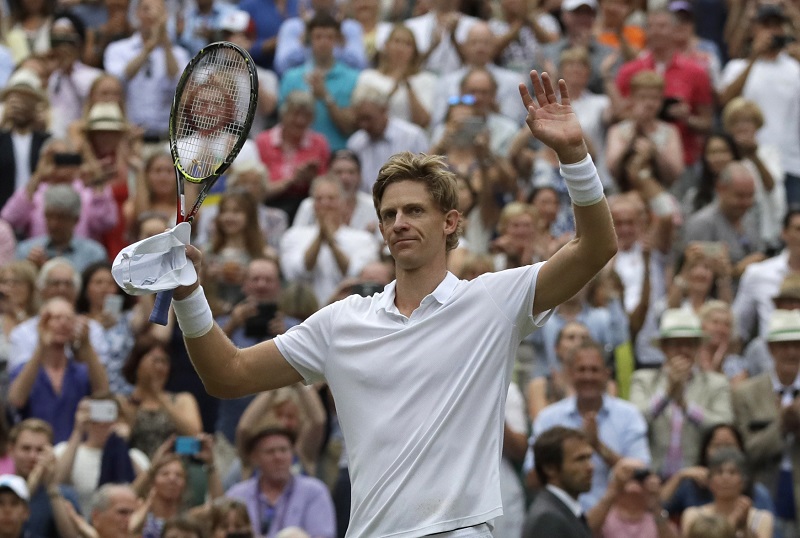 Vyčerpaný Kevin Anderson po dlouhém semifinále proti Isnerovi.