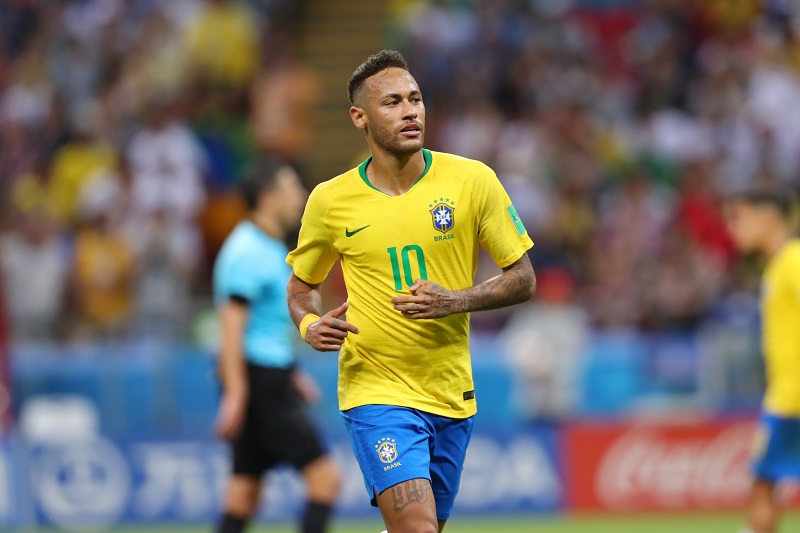 Neymar bojoval na MS v dresu Brazílie.