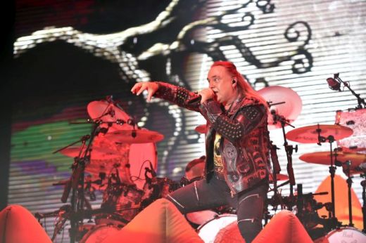 Zpěvák Andi Deris vystoupil s německou skupinou Helloween na mezinárodním metalovém festivalu Masters of Rock 13. července 2018 v areálu likérky ve Vizovicích na Zlínsku.