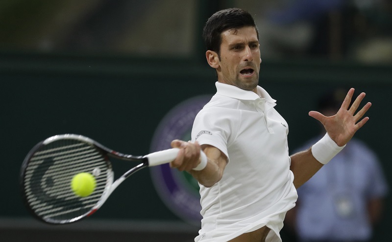 Djokovič v semifinále Wimbledonu, ve kterém porazil Nadala.