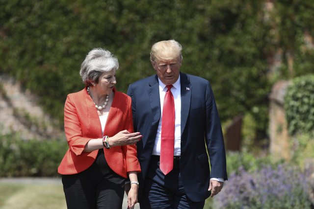 Premiérka Theresa Mayová a prezident Donald Trump.
