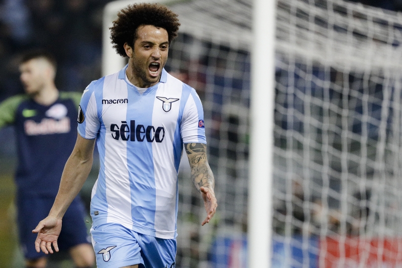 Anderson putuje z Itálie do Anglie za 36 milionů korun. 