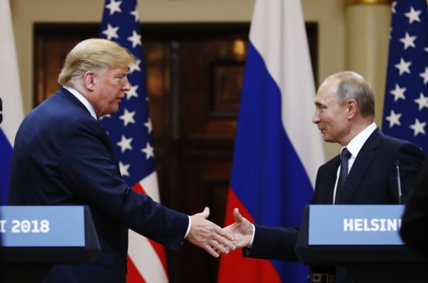 Americký prezident Donald Trump (vlevo) a ruský prezident Vladimir Putin.