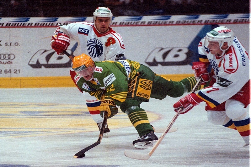 Bývalý hokejista Václav Burda (vlevo) zahynul při autonehodě.