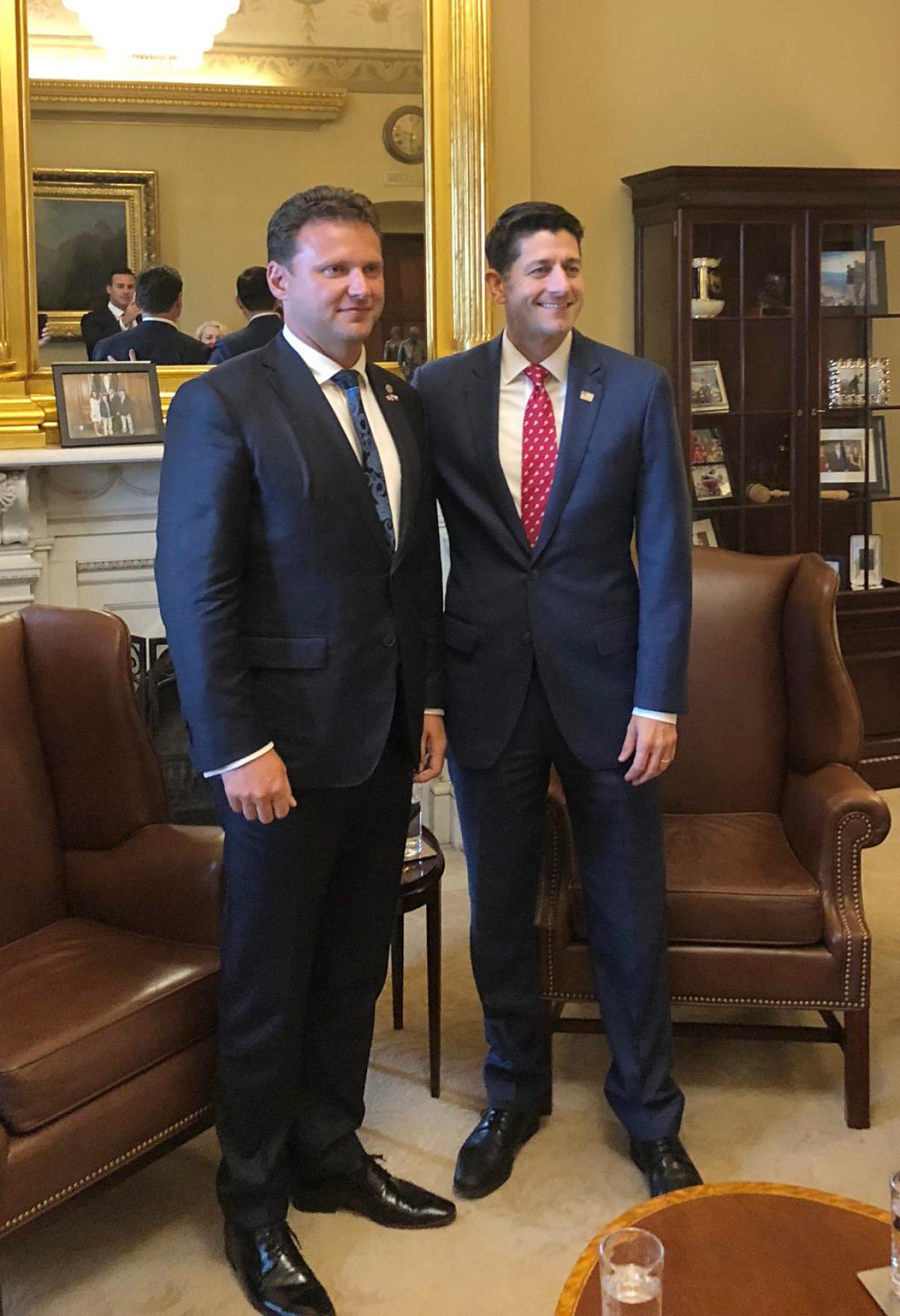 Předseda Poslanecké sněmovny ČR Radek Vondráček (vlevo) se setkal s předsedou Sněmovny reprezentantů USA Paulem Ryanem (vpravo)