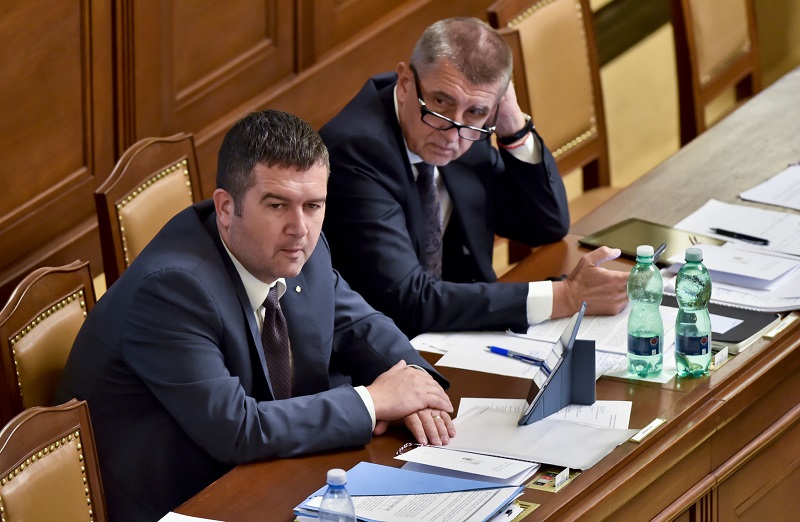 Ministr vnitra Jan Hamáček (vlevo) nepodnikne žádné kroky.