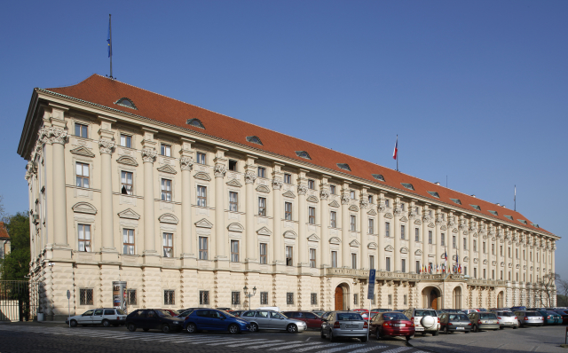 Ministerstvo zahraničních věcí sídlí v Černínském paláci.